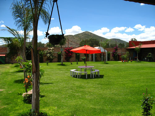 Salón con jardín de fiestas cerca de Nezahualcóyoltl